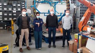 Das Forscherteam des Mond-Projekts: Doktorand Juan Carlos Ginés Palomares (von links) und Prof. Dr. Miranda Fateri von der Hochschule Aalen, Projektleiter Alexander Niecke von der RWTH/ITA Aachen und Projektmitarbeiter Philipp Hofmann, ebenfalls von der RWTH/ITA Aachen.  (Aachen-ITA)