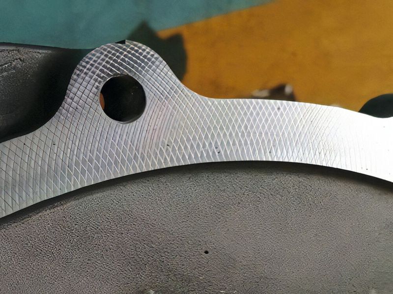 Worldia Europe GmbH – PKD-Planfräsen mit definierter Oberflächengüte: Fräsmuster der Werkstückoberfläche. (Bild: Worldia Europe GmbH)