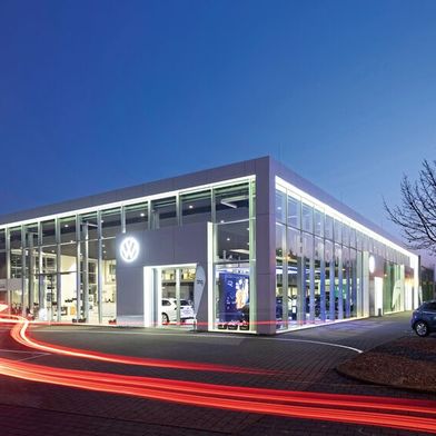 Seit Februar gehören auch die Betriebe des Autohauses Stoll in Lörrach (Foto) und Binzen zu Alphartis. Sie sind jetzt Teil der bhg Autohandelsgesellschaft, der VW-Sparte in dem Mobilitätskonzern. (Bild: Alphartis)