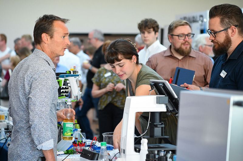 Gespräche direkt mit den regionalen Vertretern bieten eine gute Gelegenheit, das eigene Laborequipment aufzuwerten – vielleicht sogar zu einem Messe-Vorzugspreis.

 
Mehr Infos zu den kommenden LAB-SUPPLY-Messen finden Sie auf www.lab-supply.info (Bild: Stefan Stark)