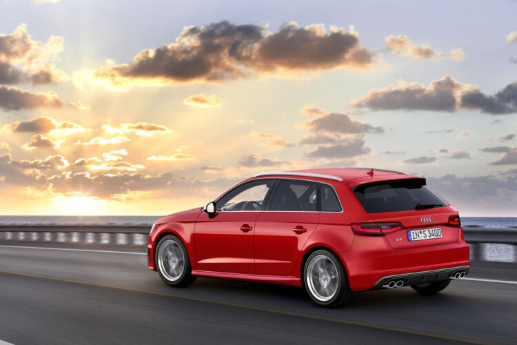 Die Preise des 221 kW/300 PS starken Fünftürers starten bei 39.800 Euro und damit nur knapp über dem Niveau des alten Modells. (Foto: Audi)