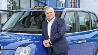 Der frühere Audi-Manager und Vorstandschef von LEVC, Jörg Hofmann, baut derzeit ein globales Händlernetz auf. In Deutschland sollen es 25 Partner werden. (Bild: LEVC)