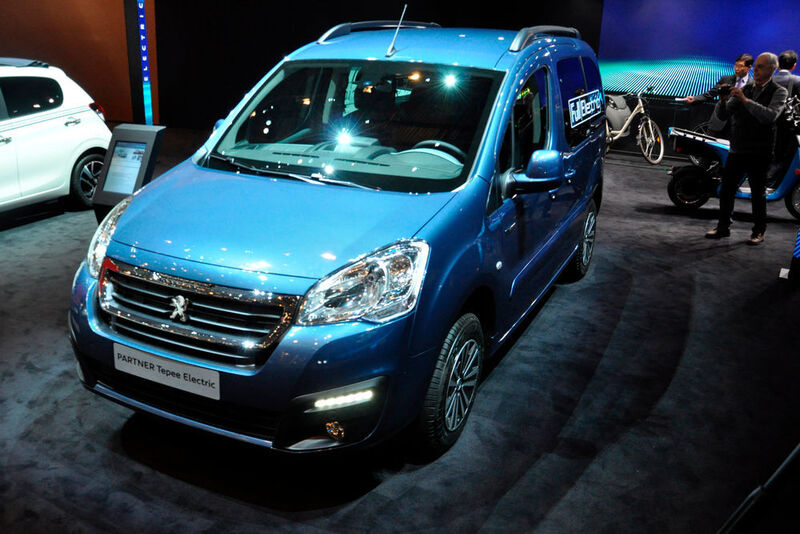 Wer einen Peugeot-Partner mit Elektroantrieb haben wollte, musste bislang auf die Nutzfahrzeugvariante zurückgreifen. Künftig gibt es auch die Kombi-Version Tepee als Stromer – mit 170 Kilometern Reichweite. (Wehner / »kfz-betrieb«)