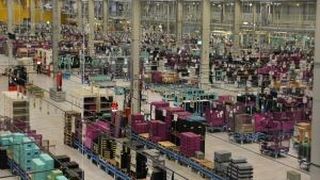 Vorstellung über Dimensionen: Blick in die Logistik im BMW-Werk Leipzig. (Bild: Weber)