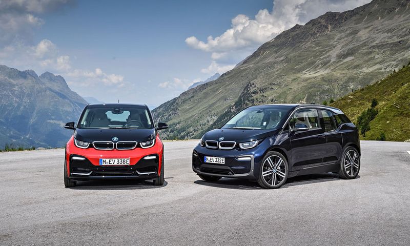 Die Reichweite bei beiden i3-Modellen beträgt nun rund 200 Kilometer (300 bzw. 320 Kilometer nach NEFZ). Im Vergleich zum Vorgänger konnte die reale Reichweite somit um rund 50 Prozent gesteigert werden. (BMW)