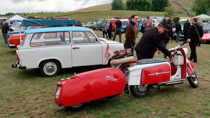 Motorroller IWL Troll mit Einspuranhänger Campi, gefertigt im VEB Industriewerke Ludwigsfelde. (Bild: Diehl)