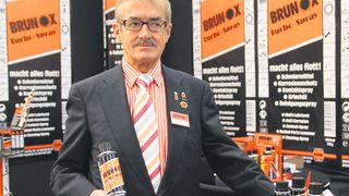 Laut Brunox-Geschäftsführer Bruno Lieberherr reicht ein einziges Produkt als Schmiermittel, Kriechöl, Korrosionsschutz- und Kontaktspray für die Maschinenwartung aus. Bild: Kraus (Archiv: Vogel Business Media)