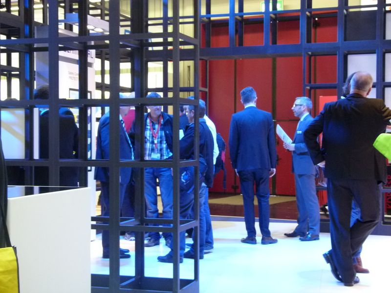 Zum 25. Messe-Jubiläum strömten 56.787 Besucher durch die 14 Hallen, in denen insgesamt 1.602 Aussteller ihre Produkte und Lösungen der Automatisierungsbranche präsentierten. Im Kongresszentrum der SPS IPC Drives fanden zudem verschiedene Veranstaltungen statt. Dieses Angebot nahmen 253 Teilnehmer wahr.  (Bild: VBM)