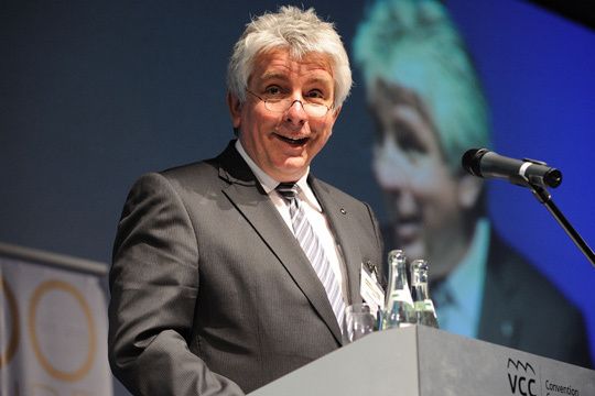 Skoda-Geschäftsführer Hermann Schmitt bestätigte die Aufbauleistung des Autohauses Europa im „Haifischbecken Berlin“. (Archiv: Vogel Business Media)