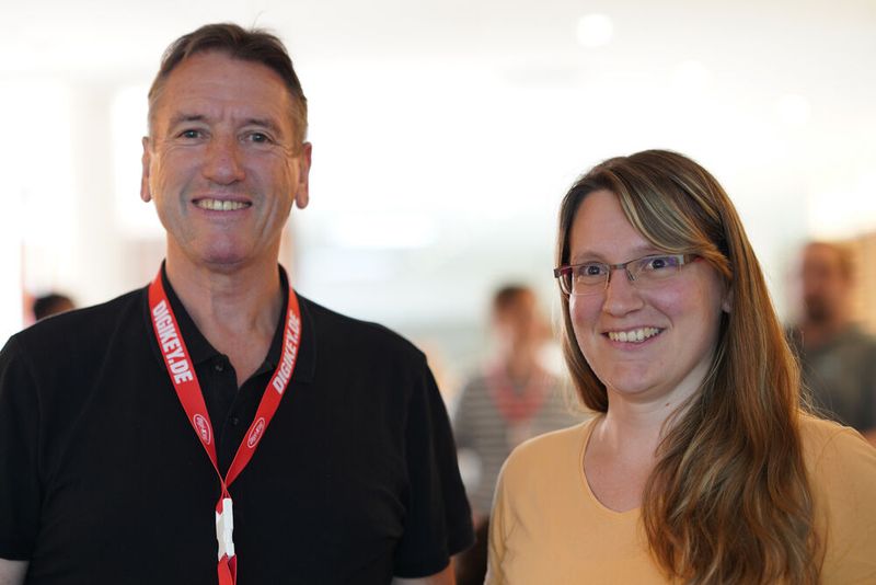 FPGA Conference Europe 2022: Über 70 Sprecher, 100 Vorträge und über 250 Teilnehmer – nach zwei Jahren mit Corona-bedingten Digitalkonferenzen fand die dreitägige FPGA Conference vom 5. bis 7. Juli 2022 endlich wieder als Präsenzveranstaltung statt. Besondere Highlights waren die spannende Keynote von Nick Ni von AMD/Xilinx, die interessante Couchtalk-Expertenrunde, der traditionelle BBQ-Grillabend sowie die vielen glücklichen Gewinner der Verlosungsaktionen.  (Bild: Nadine Stegemann)