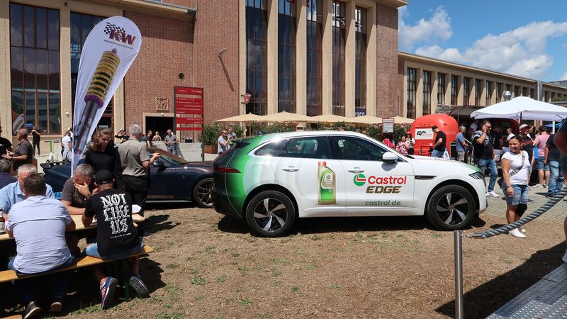 Bisweilen mutete die Veranstaltung wie ein kleines Volksfest an, keinesfalls wie eine branchentypische Hausmesse. (Bild: Diehl – VCG)
