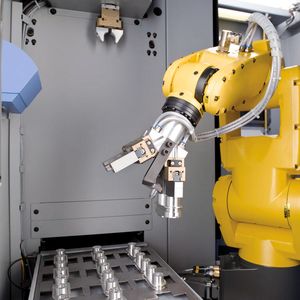 Das Fünfachs-Fertigungszentrum FZ12 FX mit integrierter Roboterautomation Flexcell Uno. Die kostengünstige Komplettlösung als kompakte Einheit aus Fertigungszentrum, integriertem Handlingroboter und Werkstückspeicher.