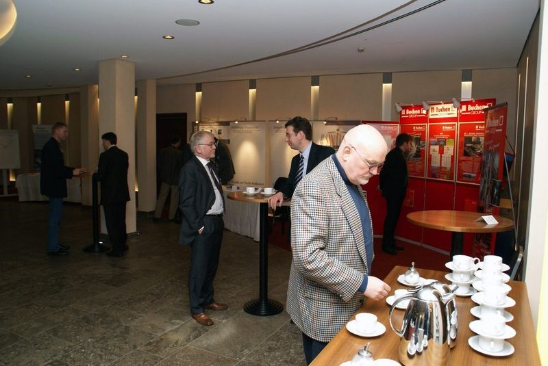 Die Pausenzeiten nutzen die Teilnehmer der Maindays 2008 zur regen Diskussion im Ausstellungsforum. Bild: Frank Fladerer (Archiv: Vogel Business Media)