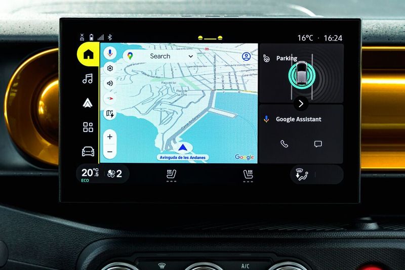 Unter anderem bietet der kleine Stromer das Multimedia-System Open R link mit integriertem Google (Bild: Renault)