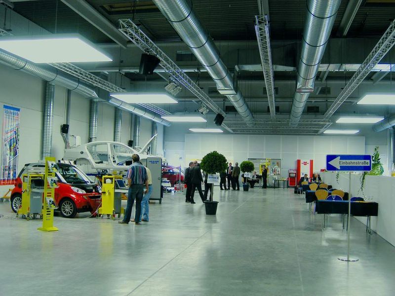 Der Rundlauf in der Ausstellung stellte einen kompletten Reparaturablauf dar. (Archiv: Vogel Business Media)