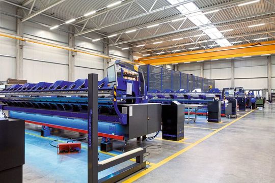 Blick in die Fertigungshalle bei Asco.(Bild:  Asco)