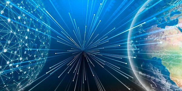 Die Mixed-Reality-Lösung des VAL ermöglicht es dem Anwender, mit virtuellen Anlagenkomponenten intuitiv in der realen Welt via Datenbrille, Tablet oder Smartphone zu interagieren.(Bild:  gemeinfrei /  Pixabay)