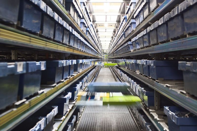 Otto setzt im Lager auf Automatisierung. Zu den Techniklieferanten in Russland schweigt das Unternehmen. (Bild: Otto)