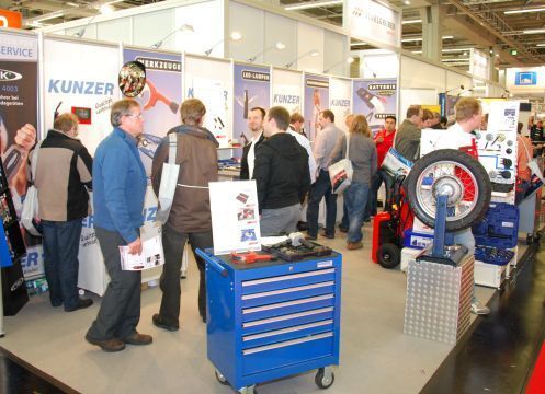 Immer gut besucht – der Stand des Werkstattausrüsters Kunzer. (Archiv: Vogel Business Media)