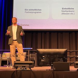 Alexander Seyferth, Geschäftsführer Gamma Sales, präsentiert die neue Vertriebsorganisation und das neue Partnerprogramm.(Bild:  Vogel IT-Medien)