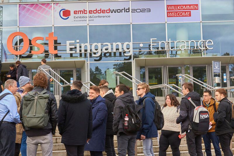 Microchip Technology erwartet Sie in Halle 3A, Stand 135 und bietet Ihnen zahlreiche Demos. Diese befassen sich unter anderem mit Hands-Off Detection in einem beheizten Lenkrad, einem Batterie-Management-System, PCIe-Lösungen für ADAS und vielem mehr rund ums Automobil und andere Anwendungen. (Bild: NuernbergMesse/Frank Boxler)