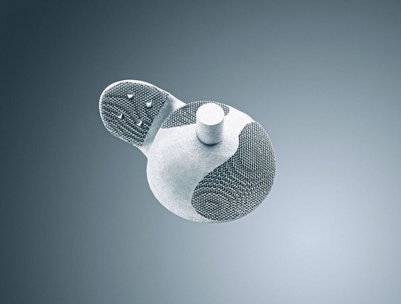 Additive Fertigung ist für komplexe, dreidimensionale Strukturen ideal geeignet. In der Medizintechnik sind dies zum Beispiel sogenannte poröse Oberflächen, die die Osseointegration durch eine dreidimensionale Gitterstruktur verbessern.  (TRUMPF GmbH + Co. KG)