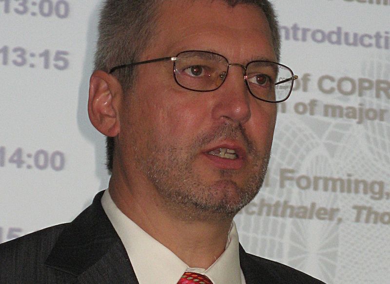 „Das Walzprofilieren zeigt weltweit steigende Tendenz“, sagt Dipl.-Ing. Albert Sedlmaier, Geschäftsführer der Data M Software und Engineering im oberbayerischen Oberlaindern; (Archiv: Vogel Business Media)