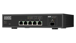 QNAP bringt mit dem QSW-L3205-1C4T einen kompakten 5-Port-Lite-Managed-Switch mit voller 10GbE-Leistung, VLAN, QoS und passiver Kühlung. (Bild: QNAP)