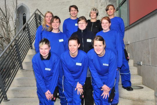 Für den Sonderwettbewerb für Auszubildende im Beruf Kfz-Mechantronikerin waren zehn junge Frauen aus dem ganzen Bundesgebiet angetreten. (Archiv: Vogel Business Media)
