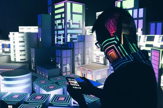 Das Potenzial von Augmented Reality im B2B ist enorm. Richtig eingesetzt sparen Unternehmen Kosten, Ressourcen und Zeit. Das Potenzial von Augmented Reality im B2B ist enorm. Richtig eingesetzt sparen Unternehmen Kosten, Ressourcen und Zeit.