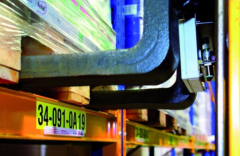 Standardisierte Schnittstellen zwischen Ladungsträgern und dem Gabelstapler verbessern die Lesbarkeit der Wareninformationen. (Archiv: Vogel Business Media)