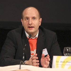 Auf der Suche nach neuen Partnern für langfristige Kooperationen ist Dr. Aleš Hančič, Geschäftsführer des Entwicklungszentrums für den slowenischen Werkzeug- und Formenbau Tecos. Rund 35 % aller slowenischen Player aus diesem Industriesektor sind unter dem Dach von Tecos organisiert, Mitglieder sind aber auch Kunden der Werkzeugmachergilde sowie Institutionen aus der Wissenschaft.