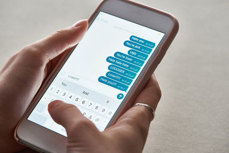 Die eigenen Richtlinien von Telegram verbieten zwar, in öffentlichen Kanälen zu Gewalt aufzurufen – zu Sanktionen oder Löschungen kommt es aber nur äußerst selten (LIGHTFIELD STUDIOS – stock.adobe.com)