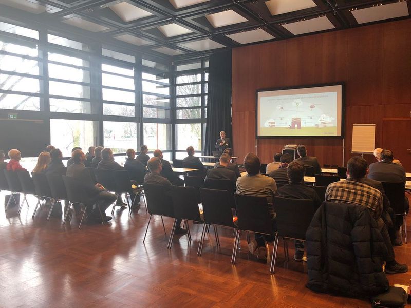 Peter Ulrich von Ingram Micro auf der diesjährigen #storagetc!! „Skalieren, aber richtig: Die evolutionäre HCI-Lösung der nächsten Generation“  (Vogel IT-Akademie)