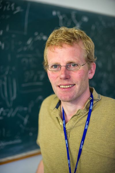 Prof. David Scheschkewitz von der Universität des Saarlandes forscht an Siliziumverbindungen. (Bild: Oliver Dietze)
