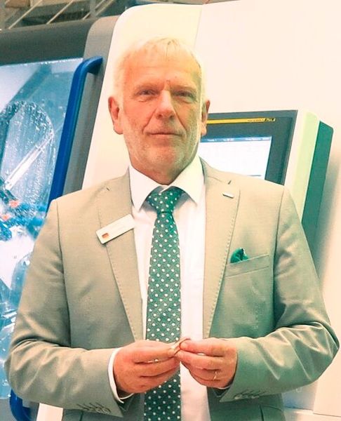 Markus Reißig, CEO von Citizen Machinery Europe: „Mit der Integration der ATC-Einheit hält zugleich eine B-Achse Einzug, die den Miyano-Kurzdrehautomaten nun eine neue Bearbeitungsfreiheit eröffnet.“  (Bild: Citizen Machinery Europe)