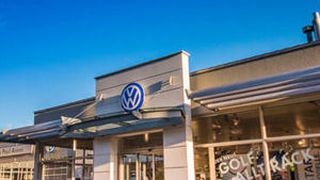 Das VW-Autohaus in Meschede ist jetzt der fünfte Standort der Hofmann-Gruppe. (Bild: Autohaus Hoffmann)