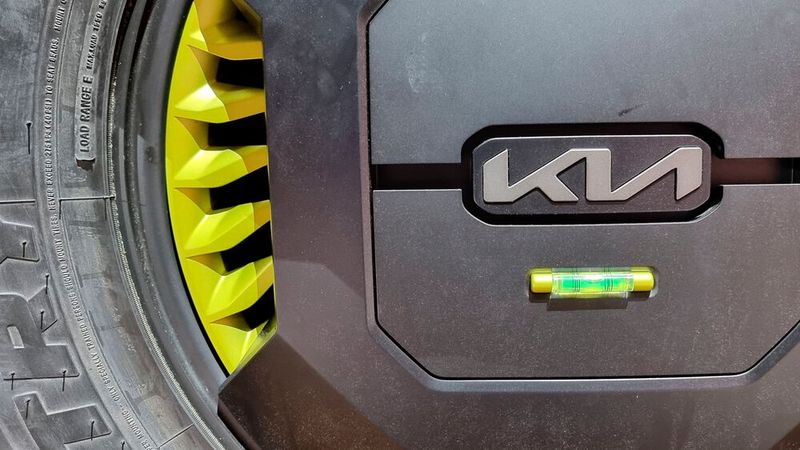 Eine Wasserwaage in den Felgen ermöglicht ebenes Parken. (Bild: SP-X/Peter Weißenberg)