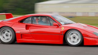 Jahr für Jahr gibt es mehr Oldtimer in Deutschland. Im Jahr 2017 kommen neue Modelle hinzu – auch bekannte Klassiker, wie der Ferrari F40. (Tony Harrison)