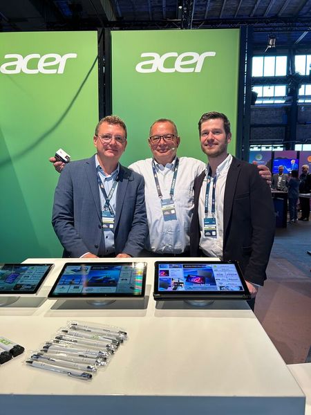 Über die Produktvielfalt von Acer informierten (v. l.) Bernd Knopp, Peter Musick und Sebastian Mahr.   (Bild: Vogel IT-Medien)