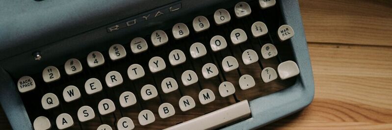 Das Zeitalter der Schreibmaschine ist längst vorbei - aber auch heute verändern sich die medialen Formen der schriftlichen Kommunikation ständig.  
