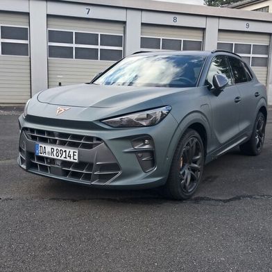 Der Cupra Terramar als Plug-in-Hybrid in der Sonderedition „America's Cup“. (Bild: Sven Prawitz/Vogel Communications Group)