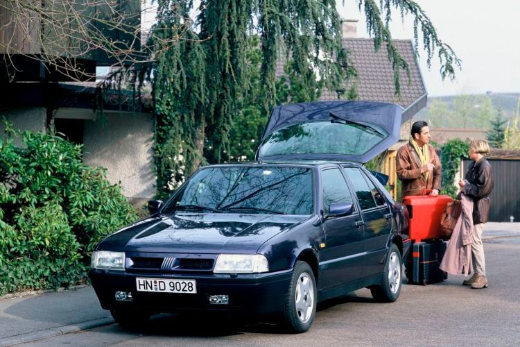 Den Croma baute Fiat von 1985 bis 1996. Er entstand im Rahmen eines Joint-Ventures von Alfa Romeo, Lancia und Saab. Die TDI-Variante machte ihn zudem zum ersten Serien-Pkw mit direkteinspritzendem Dieselmotor. Es wurden rund 450.000 Exemplare produziert. (Fiat)