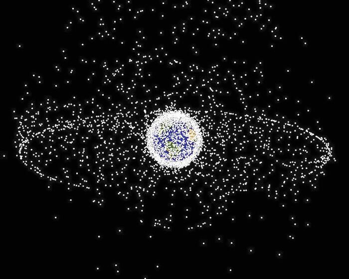 Die NASA-Grafik veranschaulicht die Verteilung von Weltraumschrott (Blick aus rund 36.000 km Höhe). (NASA ODPO)