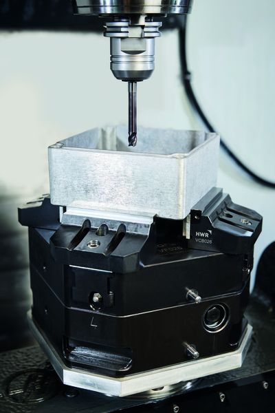 Rolec setzt bei den verformungsempfindlichen Gehäusen aus Aluminium auf die ausgleichenden 4-Backen-Zentrierspanner Ino-Flex VF von HWR – sie sind für solche Aufgaben ideal geeignet. (Bild: HWR Spanntechnik/Michael Trappmann)