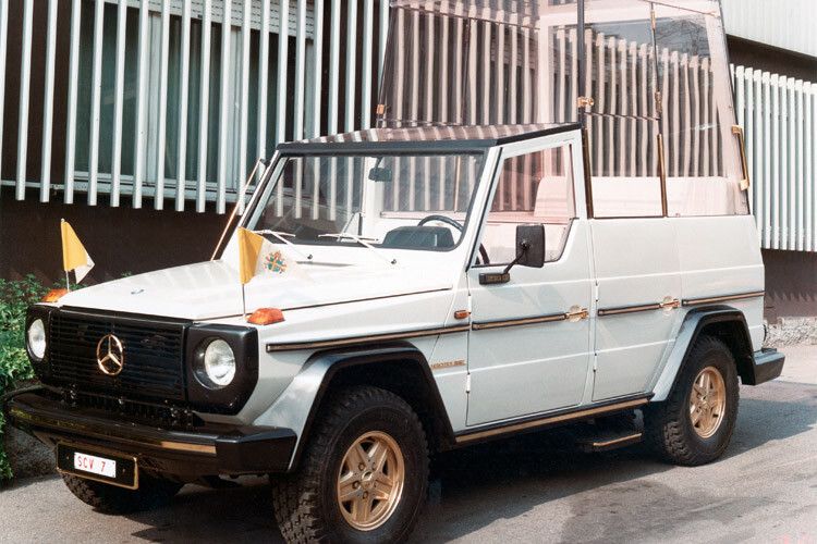 Und auch der Vatikan setzt auf Daimler. Bereits mehrfach baute Daimler eine G-Klasse speziell für den Papst um. (Foto: Daimler)