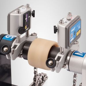 Hightech für harte Umgebungsbedingunge: Das neue Wellenausrichtsystem TKSA 71 verfügt über ebenso kompakte wie robuste und leistungsstarke Messeinheiten...