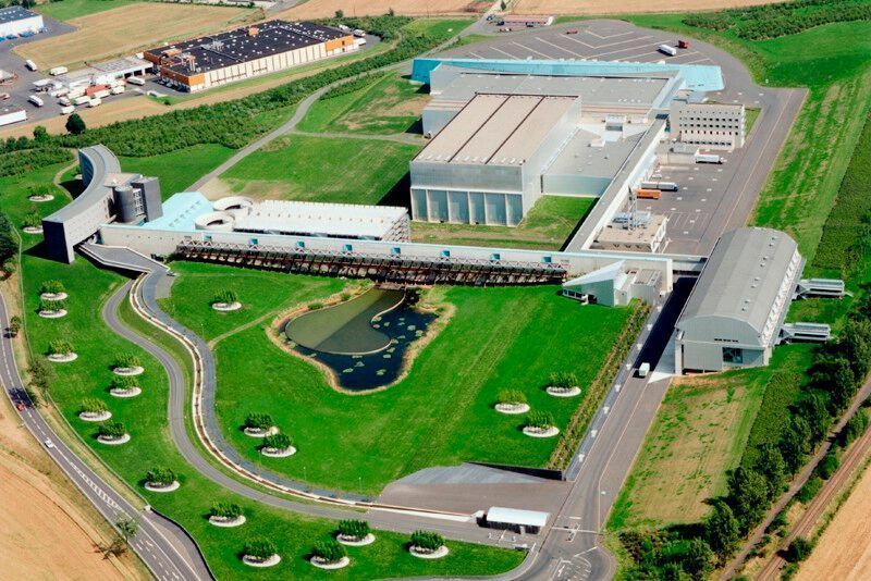 Platz 10: B. Braun Melsungen mit 6.908 Milliarden Euro Jahresumsatz im Geschäftsjahr 2019 (B. Braun Melsungen AG / Werk Pfieffewiesen / CC BY-SA 4.0)