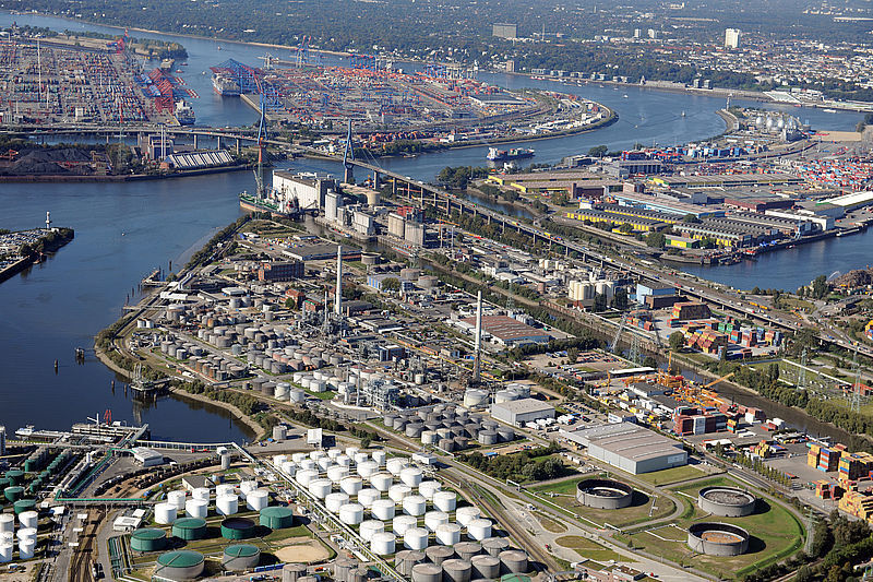 Die H&R Ölwerke Schindler GmbH betreibt eine Spezialitätenraffinerie in Hamburg. (Bild: H&R)