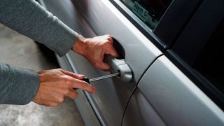 Autodiebe brechen Fahrzeuge meistens auf, indem sie das Schloss ausstechen. (Bild: gemeinfrei)